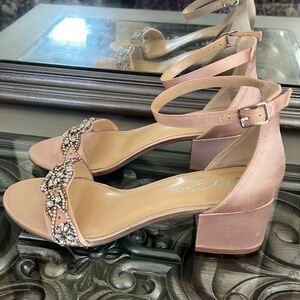 *flaw Betsey Johnson 10W Crystal Embellished Block Heel Sandal